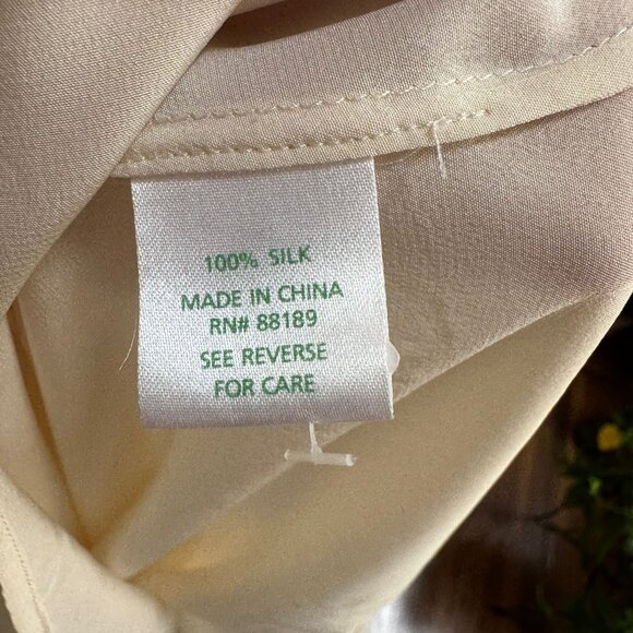 Lilly Pulitzer Elsa Blouse White Large 100% Silk - Picture 8 of 8